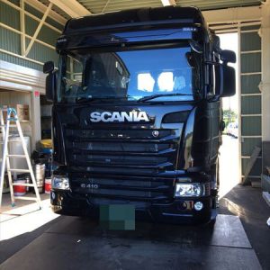 大型車両のガラス交換